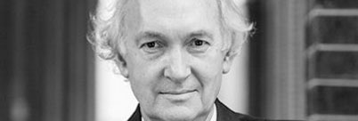 Cropped portrait of Simon Molesworth AO CQ